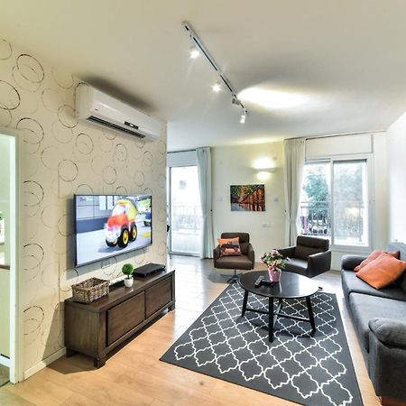 Sokolov Vacation Boutique Apartments By The Sea In Naharija Szoba fotó