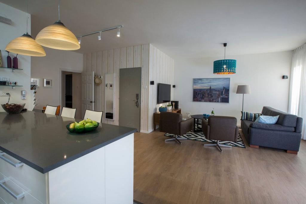Sokolov Vacation Boutique Apartments By The Sea In Naharija Szoba fotó