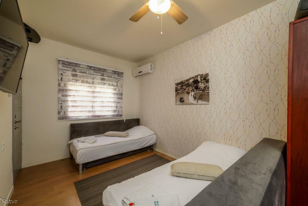 Sokolov Vacation Boutique Apartments By The Sea In Naharija Kültér fotó